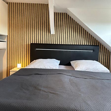 Schoenes City-Apartment Mit 2 Schlafzimmer, Parkplatz, Ruhig Und Hell, D46-Dg Oldenburg Dış mekan fotoğraf
