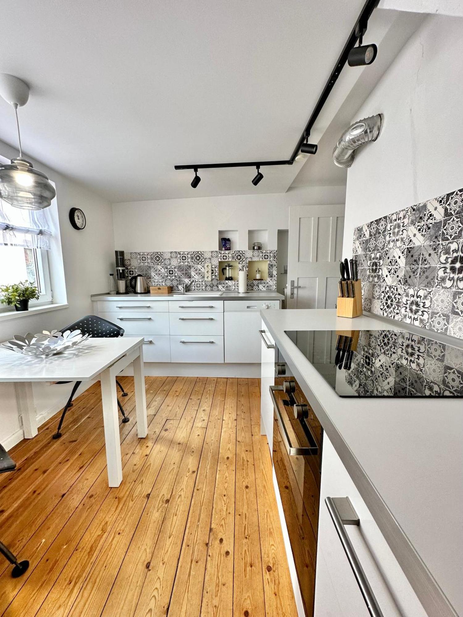 Schoenes City-Apartment Mit 2 Schlafzimmer, Parkplatz, Ruhig Und Hell, D46-Dg Oldenburg Dış mekan fotoğraf