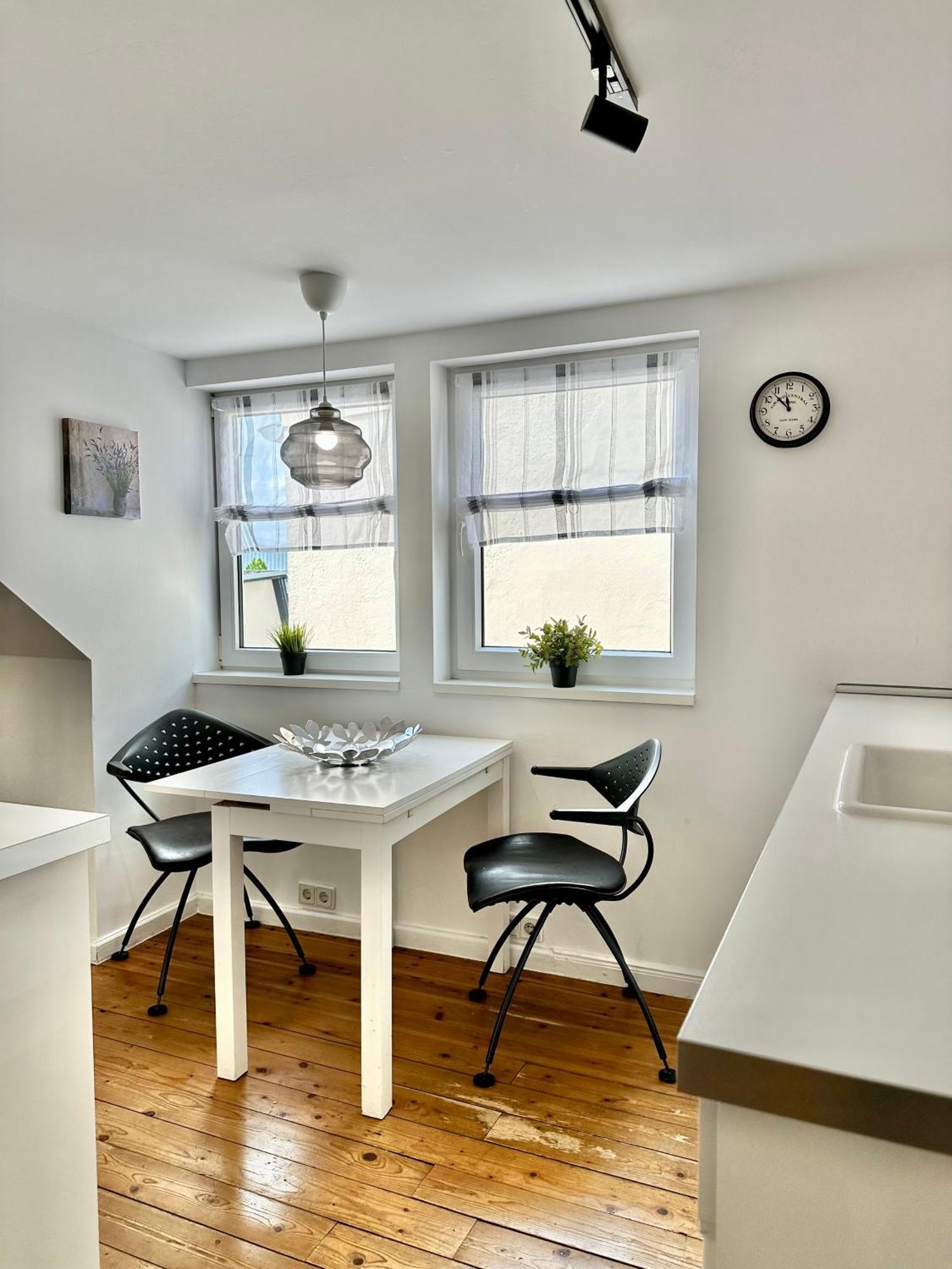 Schoenes City-Apartment Mit 2 Schlafzimmer, Parkplatz, Ruhig Und Hell, D46-Dg Oldenburg Dış mekan fotoğraf