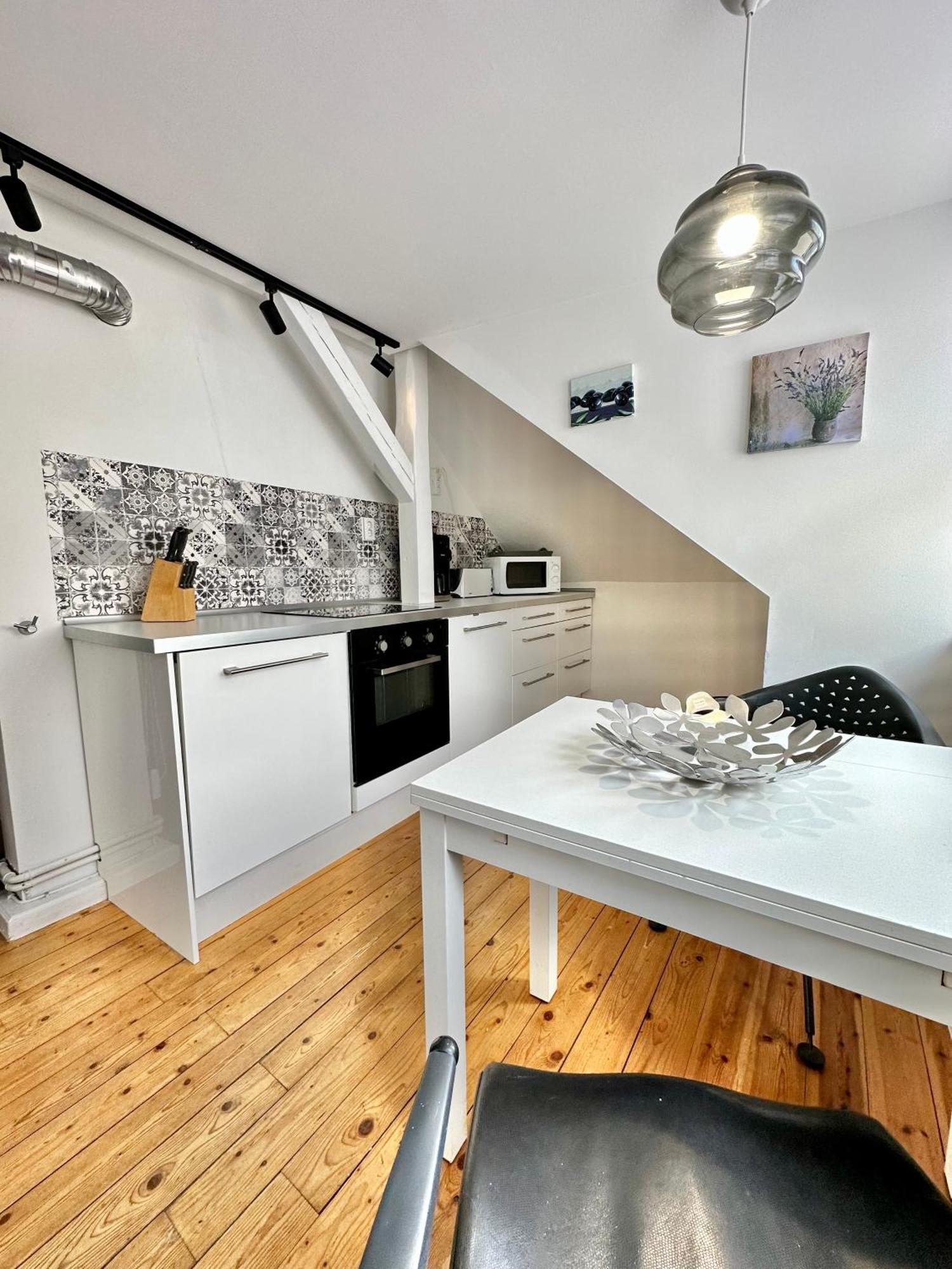 Schoenes City-Apartment Mit 2 Schlafzimmer, Parkplatz, Ruhig Und Hell, D46-Dg Oldenburg Dış mekan fotoğraf