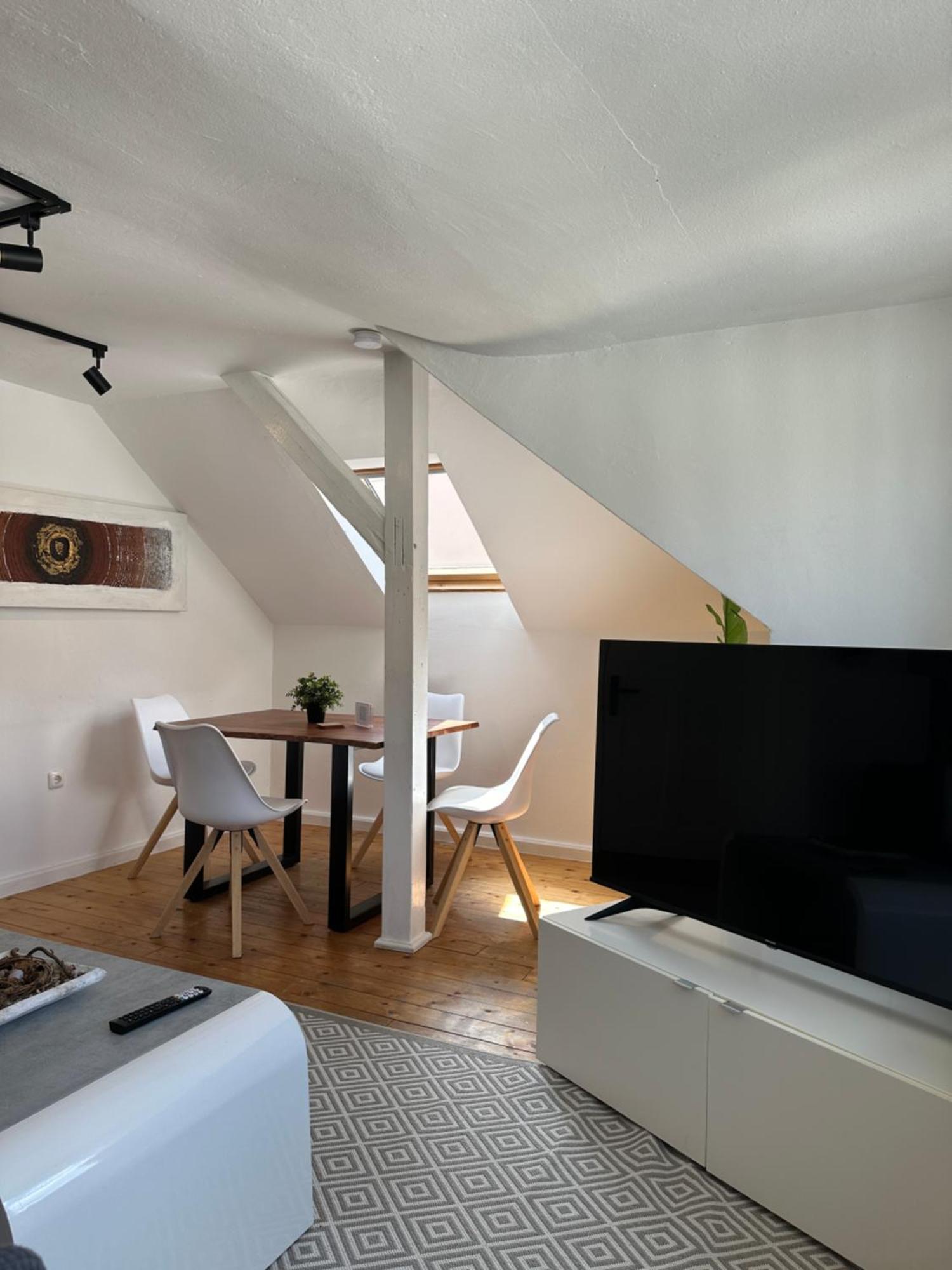 Schoenes City-Apartment Mit 2 Schlafzimmer, Parkplatz, Ruhig Und Hell, D46-Dg Oldenburg Dış mekan fotoğraf
