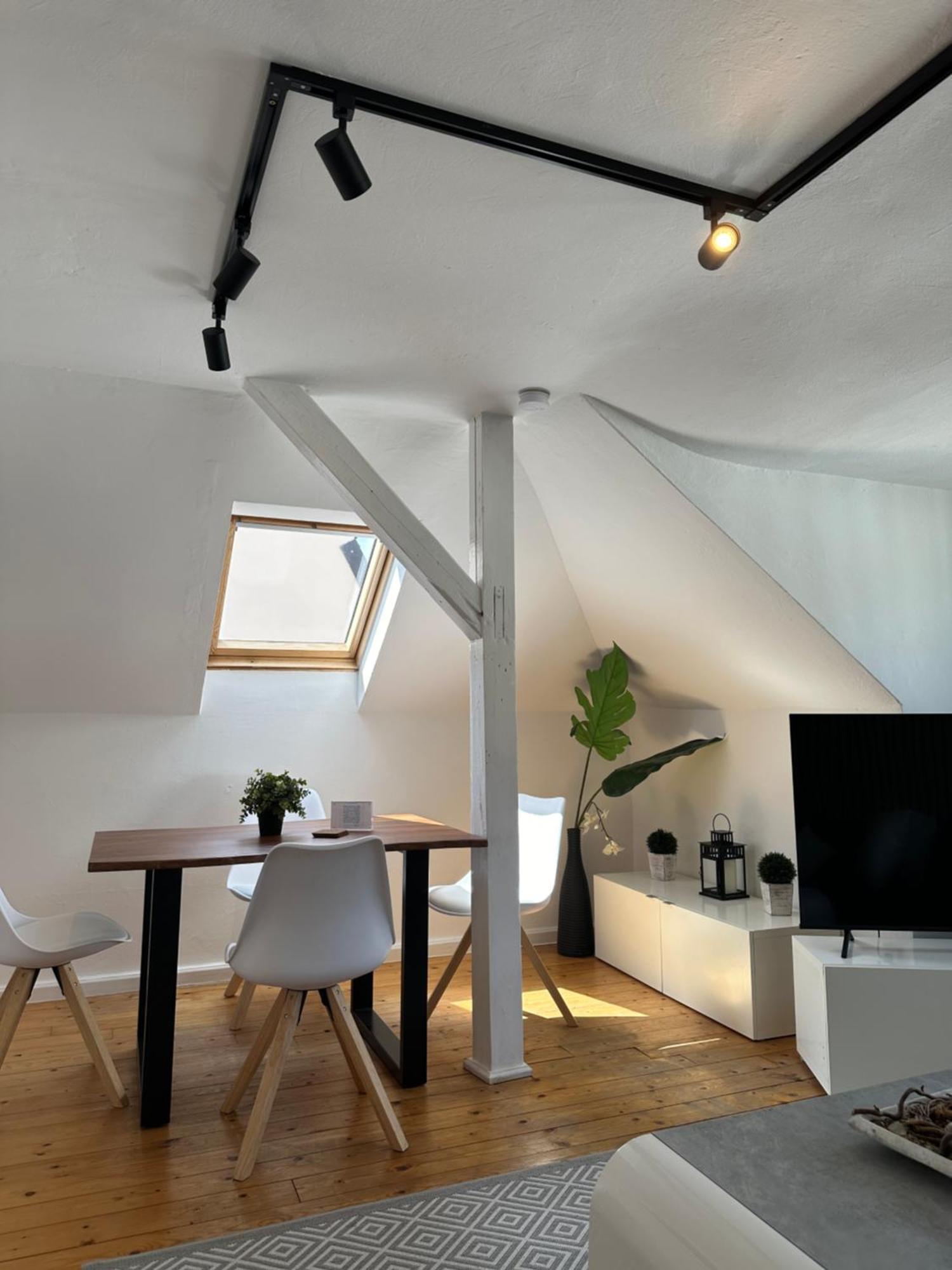 Schoenes City-Apartment Mit 2 Schlafzimmer, Parkplatz, Ruhig Und Hell, D46-Dg Oldenburg Dış mekan fotoğraf